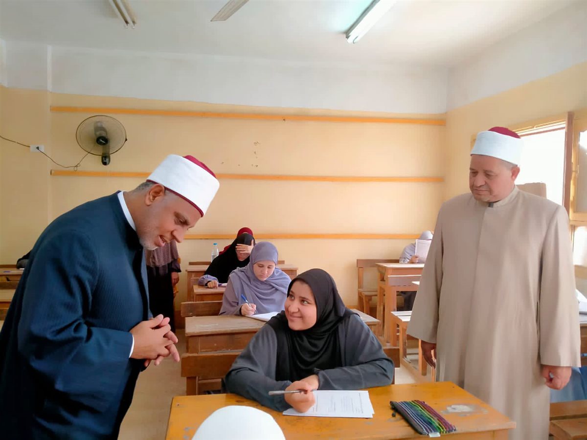 رئيس قطاع المعاهد الأزهرية يتفقد لجان امتحانات الثانوية الأزهريةبالقليوبية