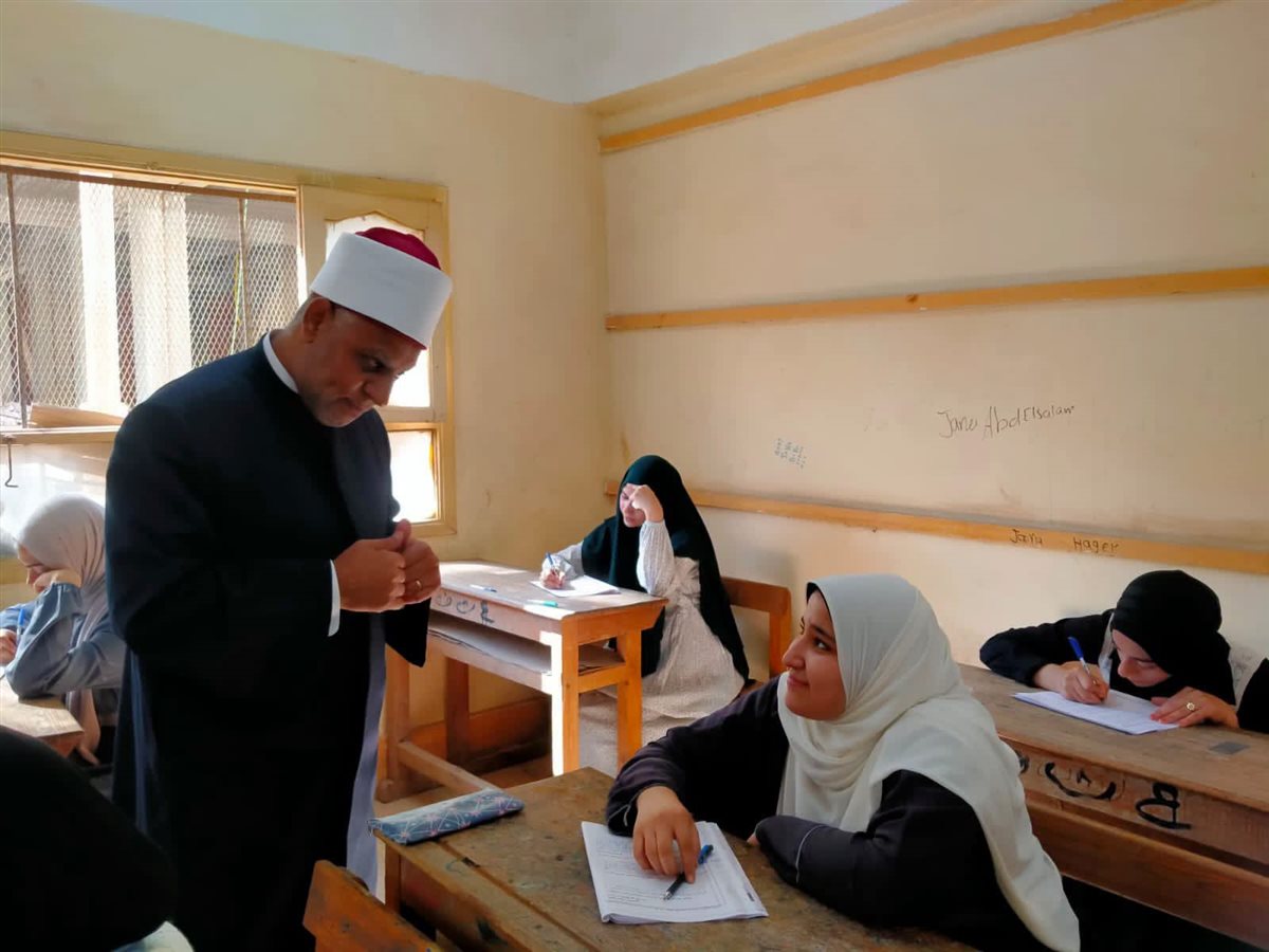 رئيس قطاع المعاهد الأزهرية يتفقد لجان امتحانات الثانوية الأزهريةبالقليوبية