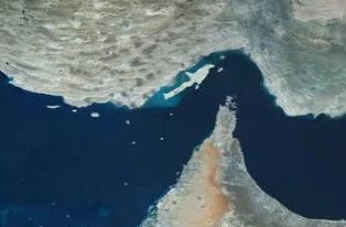 مضيق هرمز يشهد أكبر حركة عبور للسفن منذ بداية الحرب