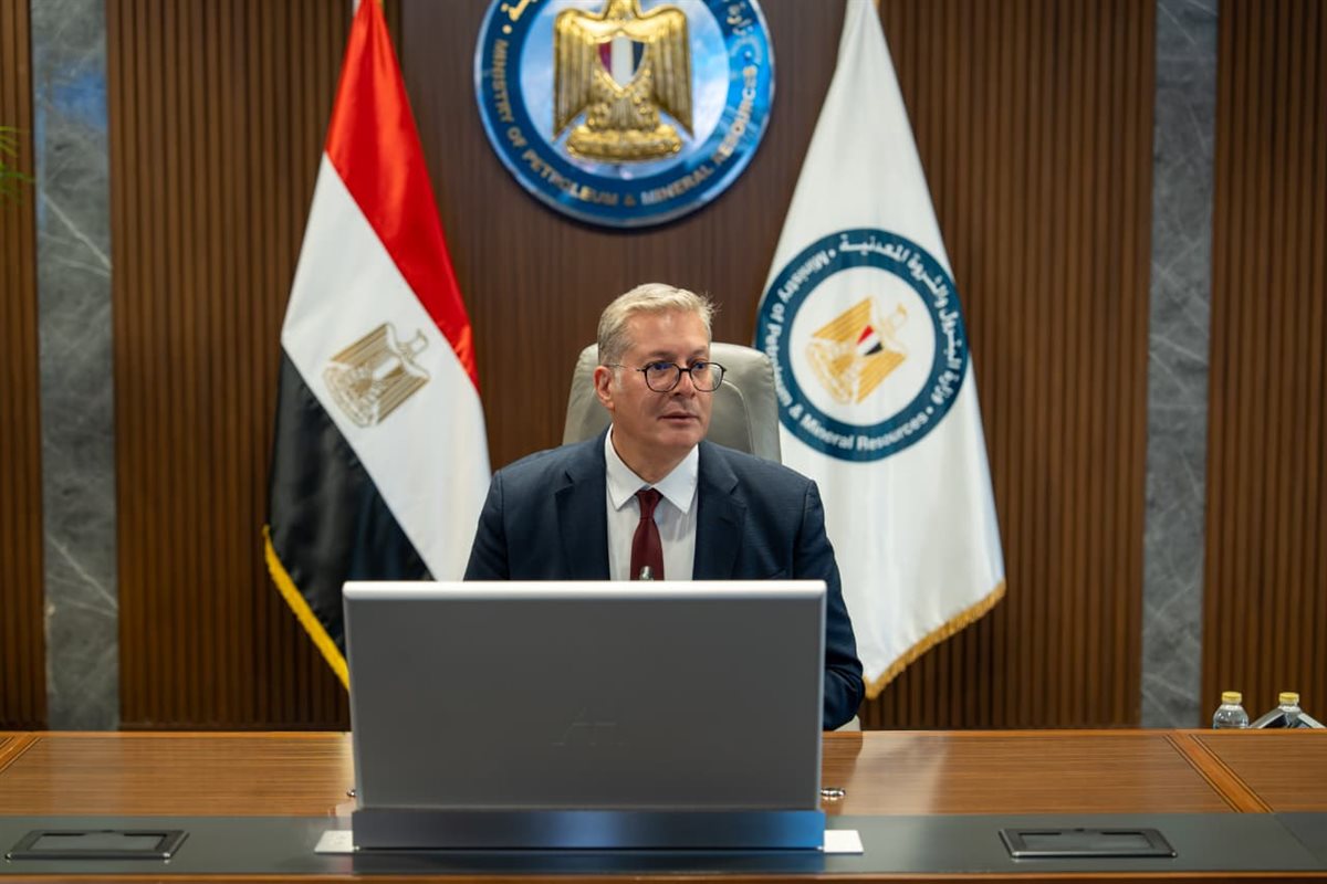 وزير البترول يتابع أداء هيئة البترول.. ويؤكد زيادة الإنتاج أولوية المرحلة المقبلة