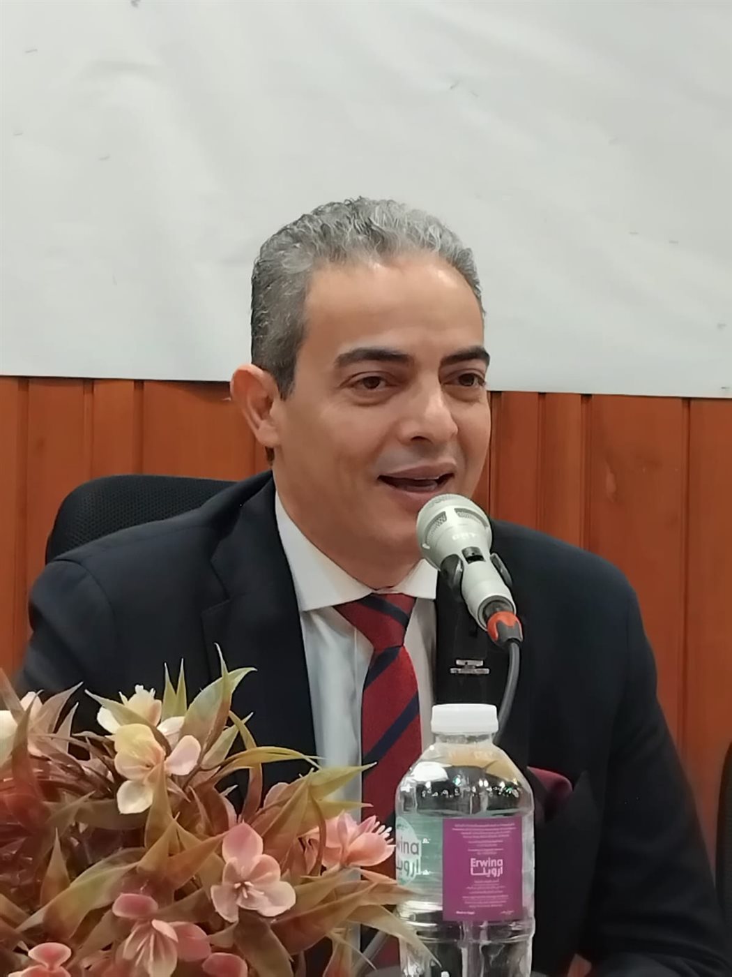 الدكتور طارق سعده