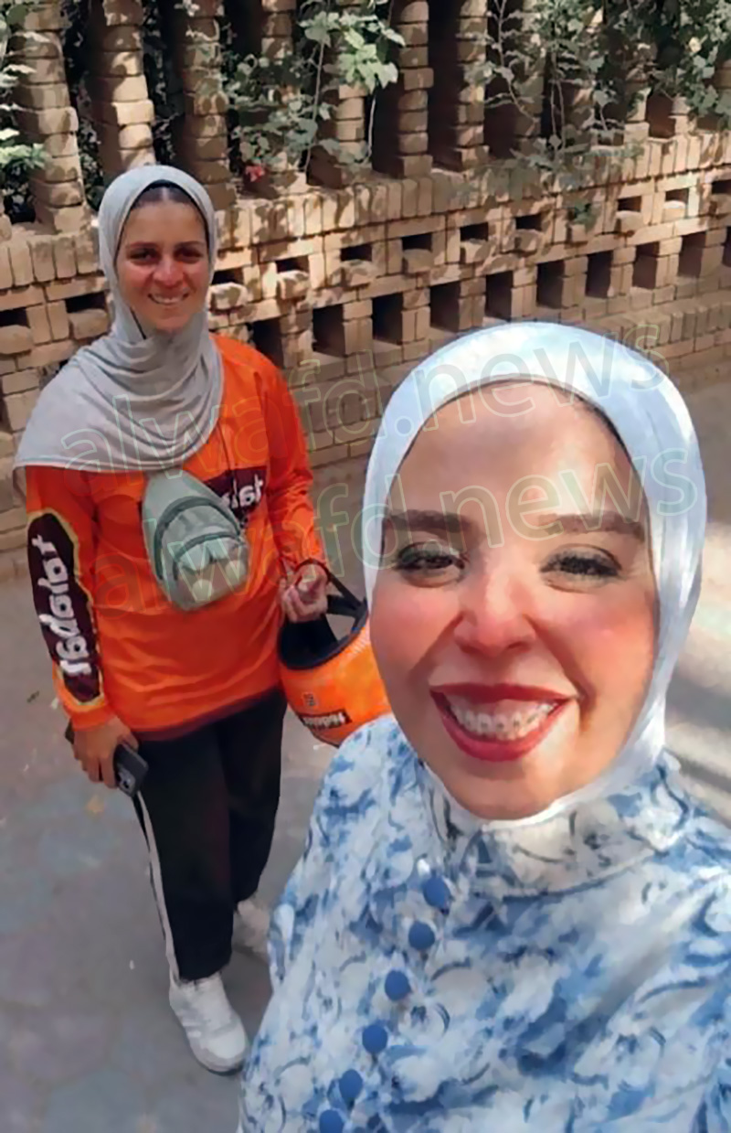 سارة سائقة طلبات وصحفية الوفد زينب النجار