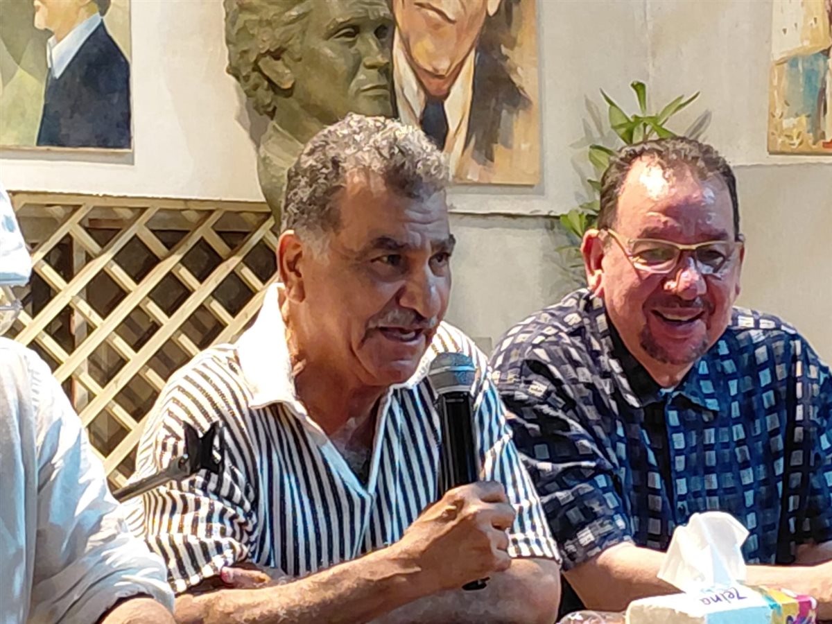 الفنان محمد عبلة، متحدثا