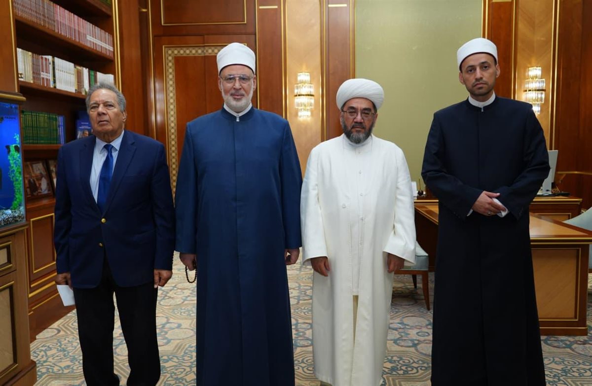 الضويني يلتقي مفتي أوزبكستان ويؤكدان عمق العلاقات الأزهرية الأوزباكستانية