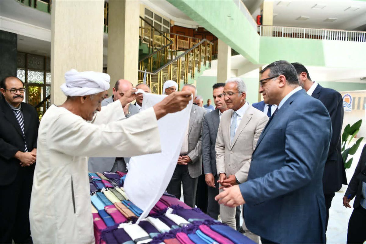 معرض الحرف بديوان عام المحافظة