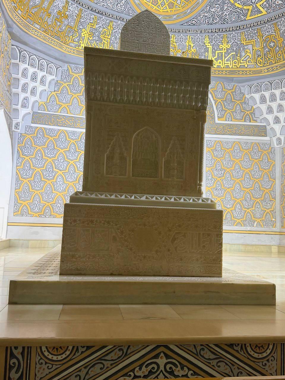 وزير الأوقاف يزور مرقد الإمام الحكيم الترمذي