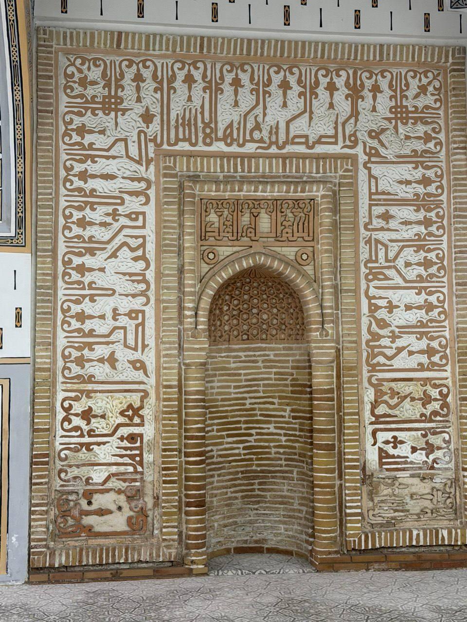وزير الأوقاف يزور مرقد الإمام الحكيم الترمذي