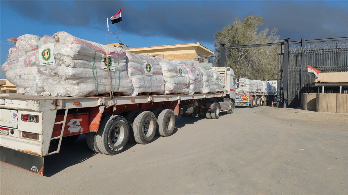 بيت الزكاة يعلن دخول القافلة الإنسانية الخامسة عشرة إلى قطاع غزة