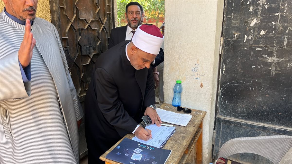 الشرقاوي يتابع انتظام أعمال تصحيح الشهادة الثانوية الأزهرية بالجيزة