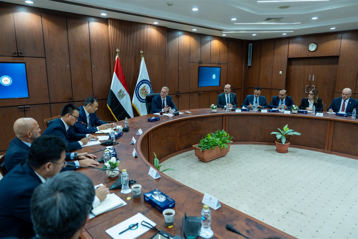 مصر والصين تسرعان تنفيذ مشروعين استراتيجيين للبتروكيماويات لتعزيز الإنتاج المحلي