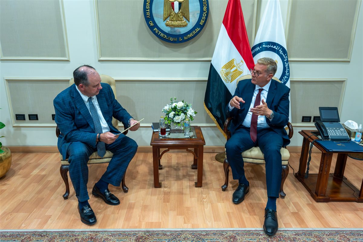 وزير البترول وأباتشي يبحثان تسريع الاستكشاف وزيادة إنتاج النفط والغاز بالصحراء الغربية