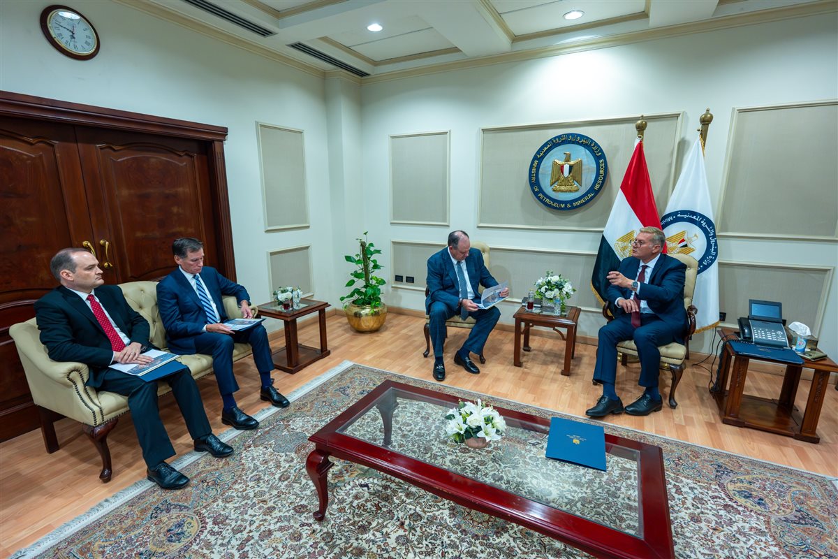 وزير البترول وأباتشي يبحثان تسريع الاستكشاف وزيادة إنتاج النفط والغاز بالصحراء الغربية