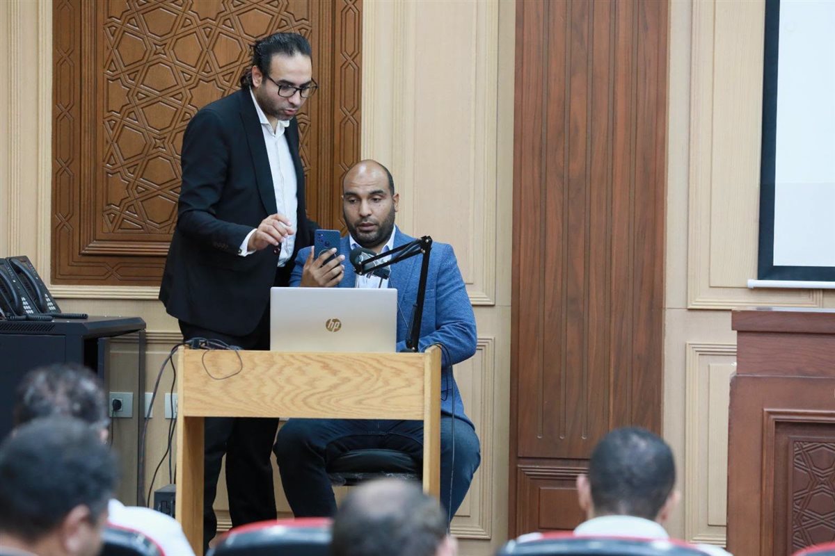 مرصد الأزهر ينظم دورة تدريبية لصقل مهارات باحثيه في الأداء الصوتي والتميز الإعلامي