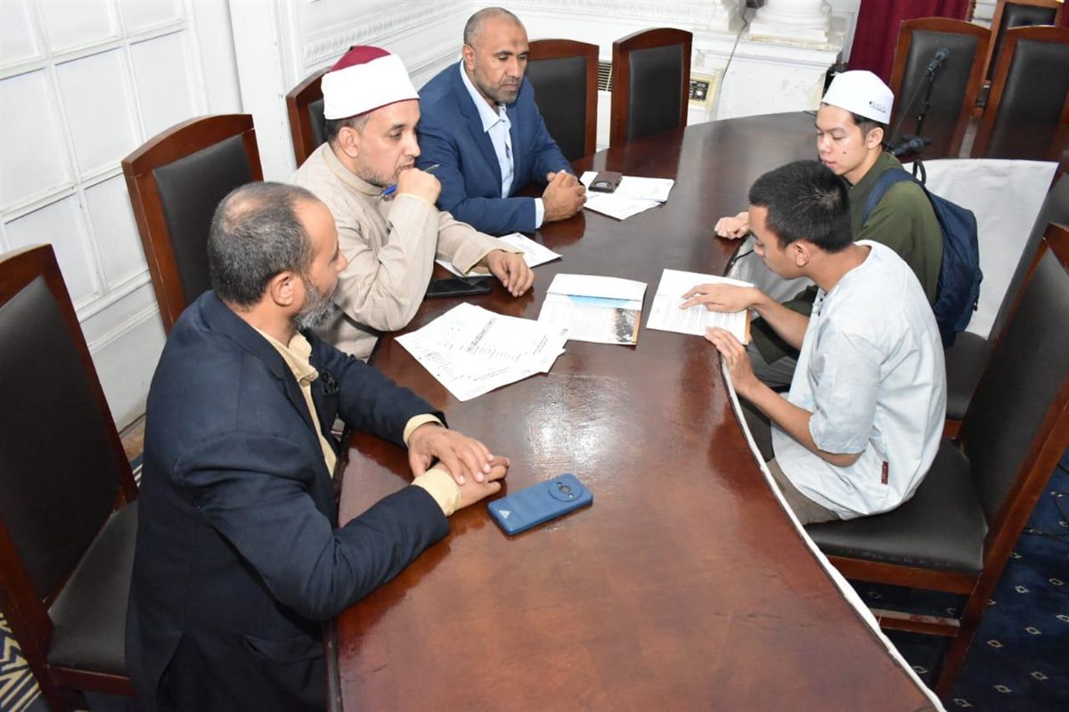 الأعلى للشئون الإسلامية يواصل مقابلات الطلاب الوافدين للمنحة الدراسية 2027/2026م
