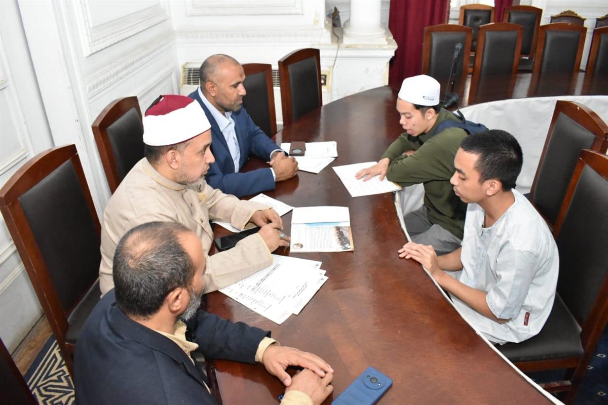 الأعلى للشئون الإسلامية يواصل مقابلات الطلاب الوافدين للمنحة الدراسية 2027/2026م