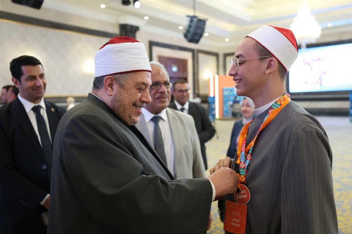 الشيخ أيمن عبدالغني يشهد ختام التصفيات النهائية للموسم الخامس من المشروع الوطني للقراءة