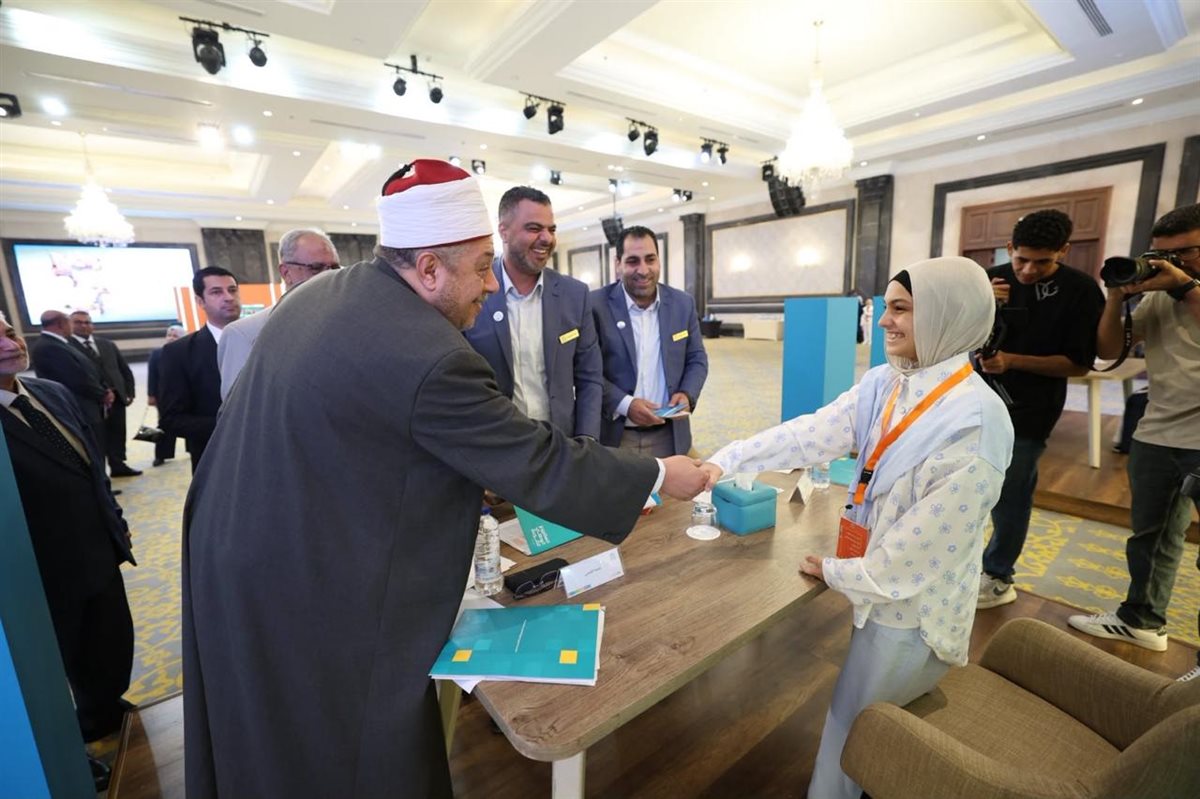 الشيخ أيمن عبدالغني يشهد ختام التصفيات النهائية للموسم الخامس من المشروع الوطني للقراءة