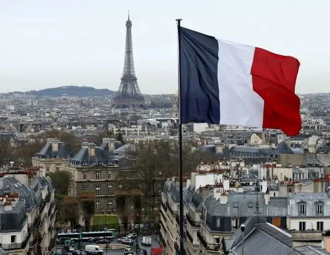 فرنسا تشدد قيود استخدام المياه مع تفاقم الجفاف