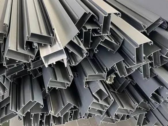 الألمنيوم يواصل مكاسبه للجلسة السابعة وسط اضطرابات مضيق هرمز