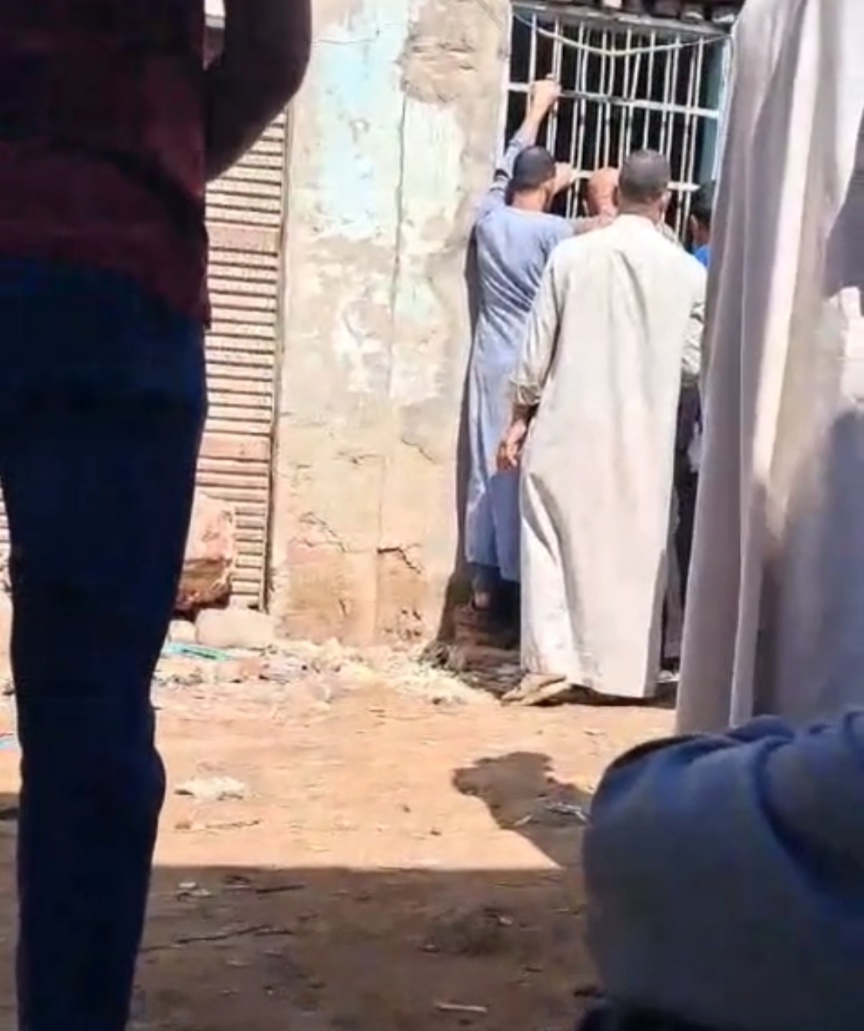 المزارعين واقفين في الشمس