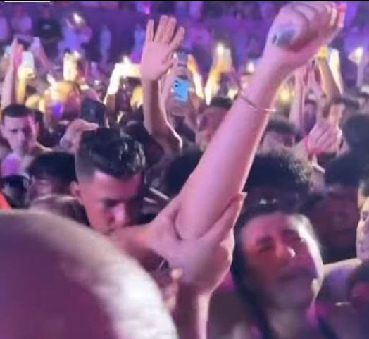 صور تحرش الفتيات في حفل محمد رمضان