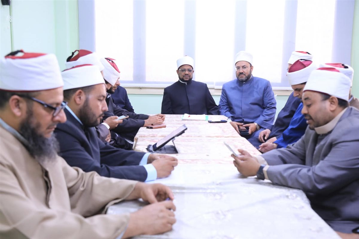أمين البحوث الإسلامية يتابع مجلس قراءة كتاب (الخصائص المحمدية) للإمام السيوطي بالإسكندرية