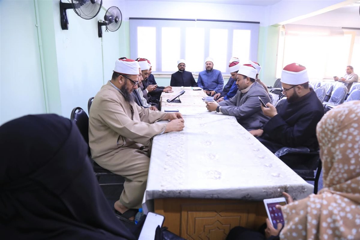 أمين البحوث الإسلامية يتابع مجلس قراءة كتاب (الخصائص المحمدية) للإمام السيوطي بالإسكندرية