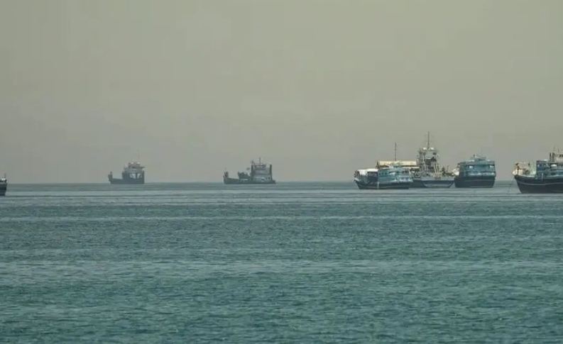 مضيق هرمز على حافة الشلل.. توقف الملاحة بعد هجمات على ناقلات النفط
