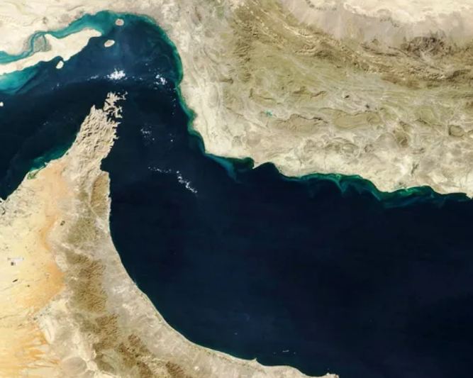 ترامب: مضيق هرمز مفتوح رغم تصاعد التوتر وغياب المحادثات مع إيران