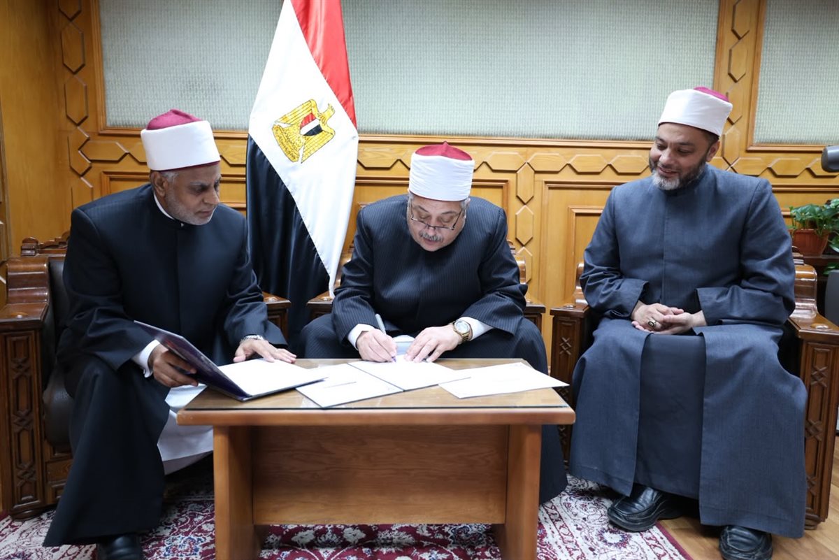 الشيخ أيمن عبدالغني يعتمد نتيجة الدور الثاني لشهادات القراءات