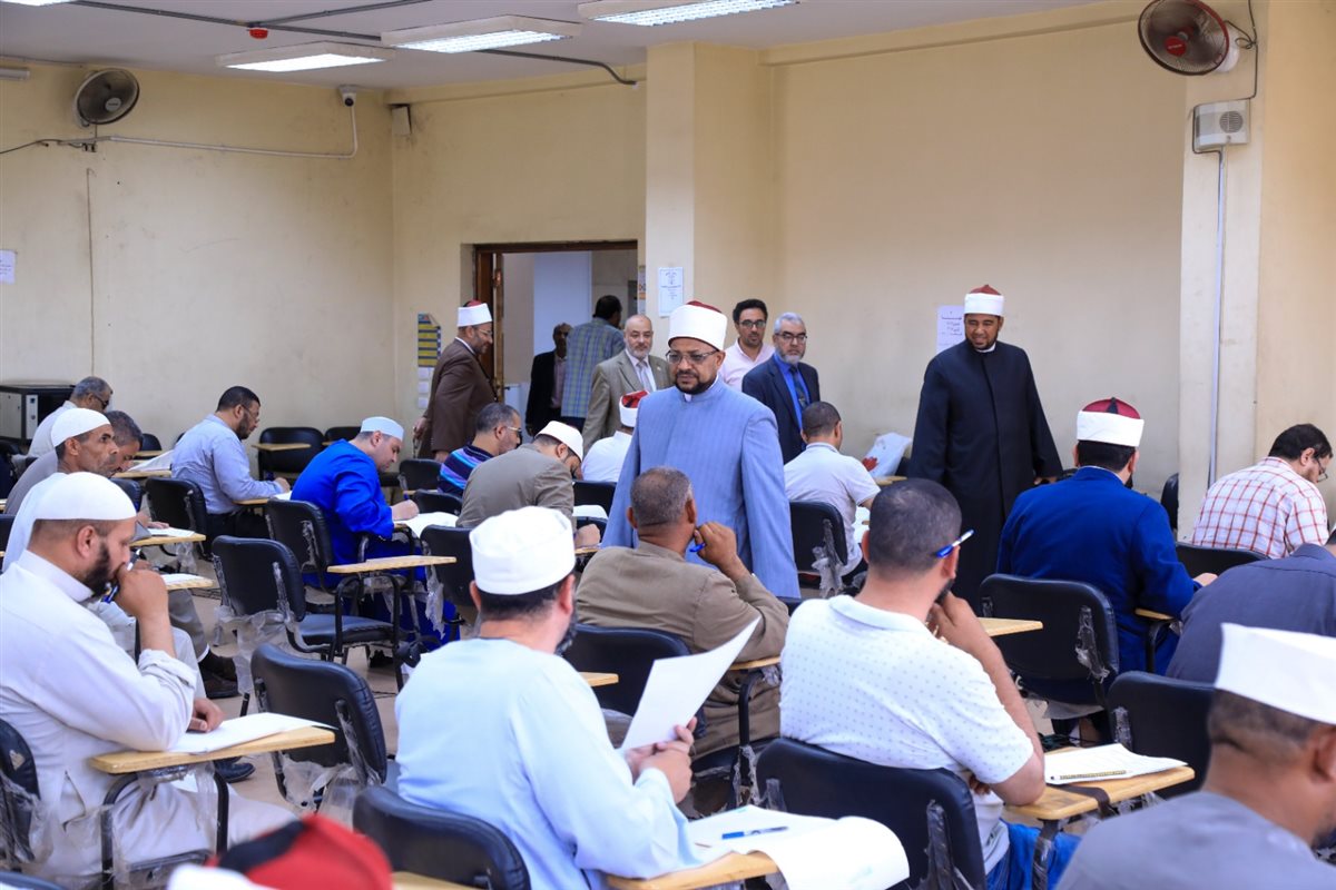 أمين البحوث الإسلامية يتفقد أعمال الامتحان التحريري لمسابقة ابتعاث رمضان 1448هـ