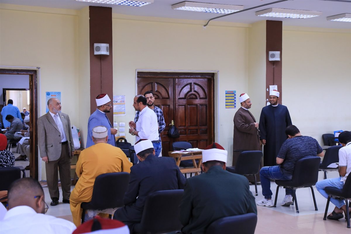 أمين البحوث الإسلامية يتفقد أعمال الامتحان التحريري لمسابقة ابتعاث رمضان 1448هـ
