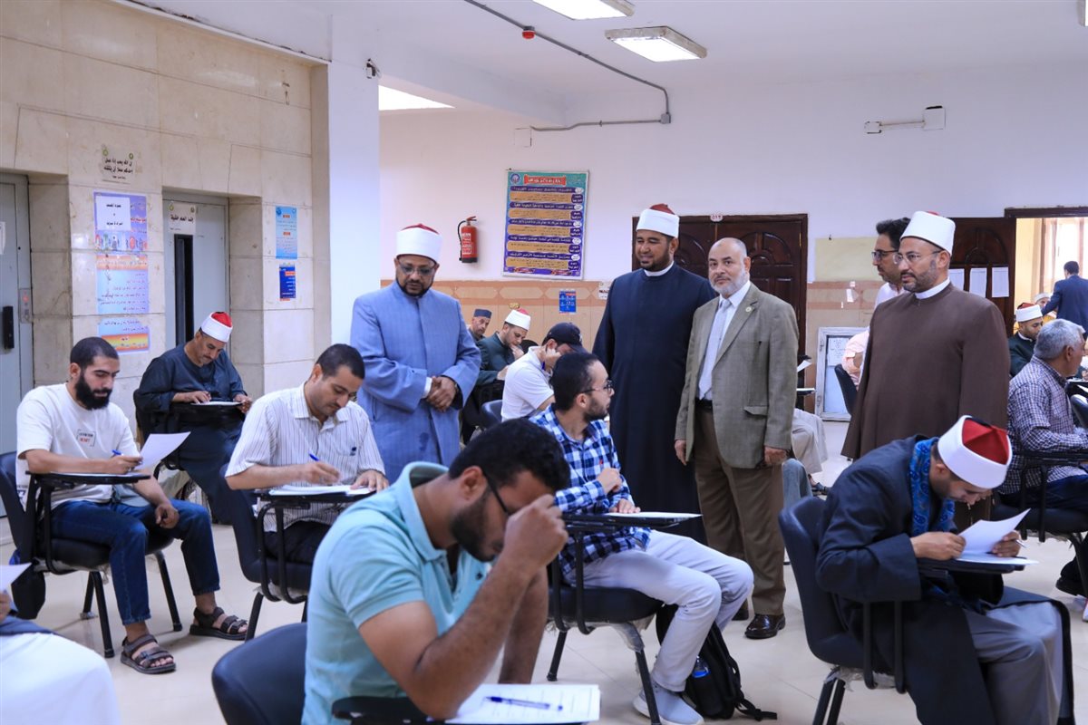 أمين البحوث الإسلامية يتفقد أعمال الامتحان التحريري لمسابقة ابتعاث رمضان 1448هـ