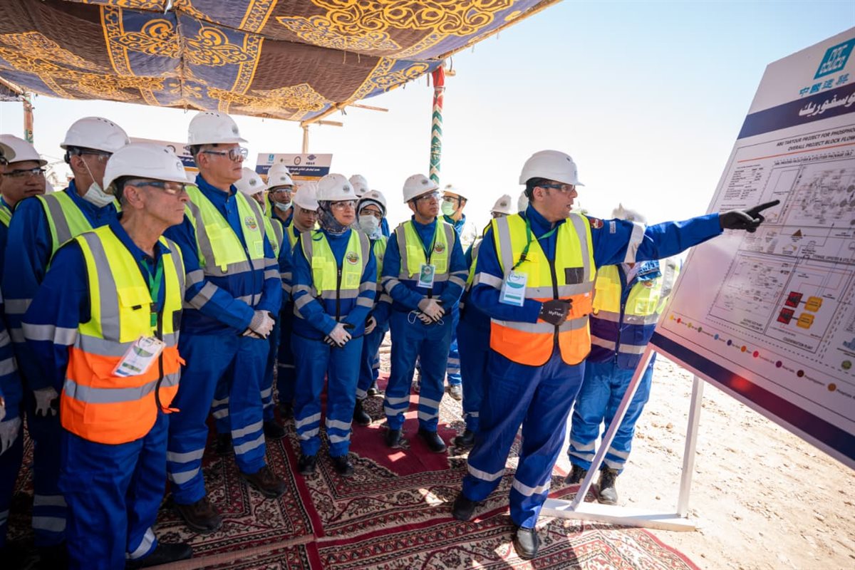 باستثمارات 658 مليون دولار.. وزير البترول ومحافظ الوادي الجديد يضعان حجر أساس مجمع الفوسفوريك