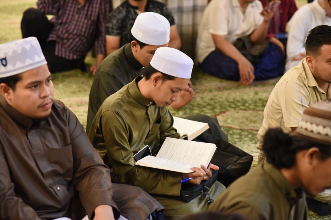 انطلاق مجالس قراءة كتاب «الشمائل المحمدية» للإمام الترمذي بمسجد الإمام الحسين
