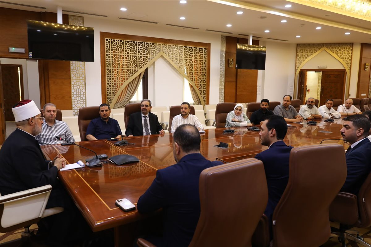 مفتي الجمهورية يجتمع بأعضاء اللجنة المكلفة بالإعداد لمؤتمر «التحديات الأسرية»