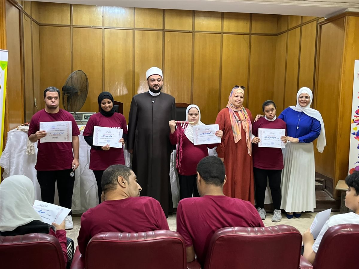 الأعلى للشئون الإسلامية يختتم دورة «تنمية المهارات الفنية» وتكريم ذوي الهمم