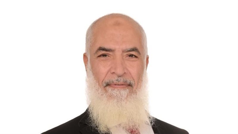 <strong>الدكتور عبد العزيز الخولي</strong>