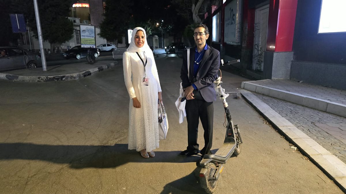 الطبيب مينا جرجس مع الصحفية زينب النجار