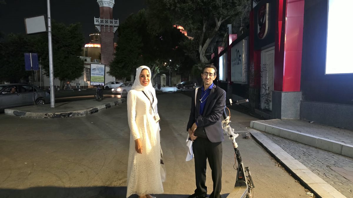 الطبيب مينا جرجس مع الصحفية زينب النجار