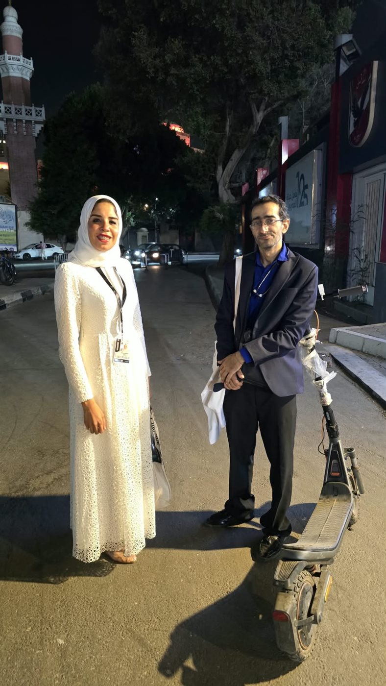 الطبيب مينا جرجس مع الصحفية زينب النجار