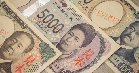الين يقفز لأعلى مستوى في سبعة أشهر أمام الدولار