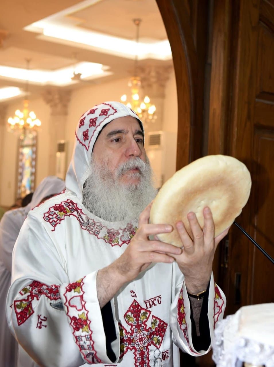 الانبا غبريال خلال القداس الإلهي