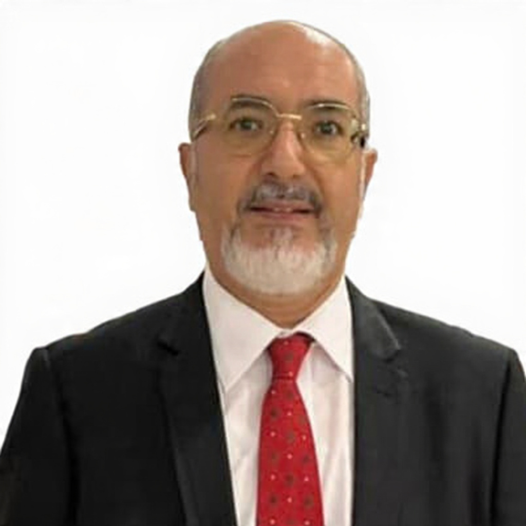 د.مصطفي كامل