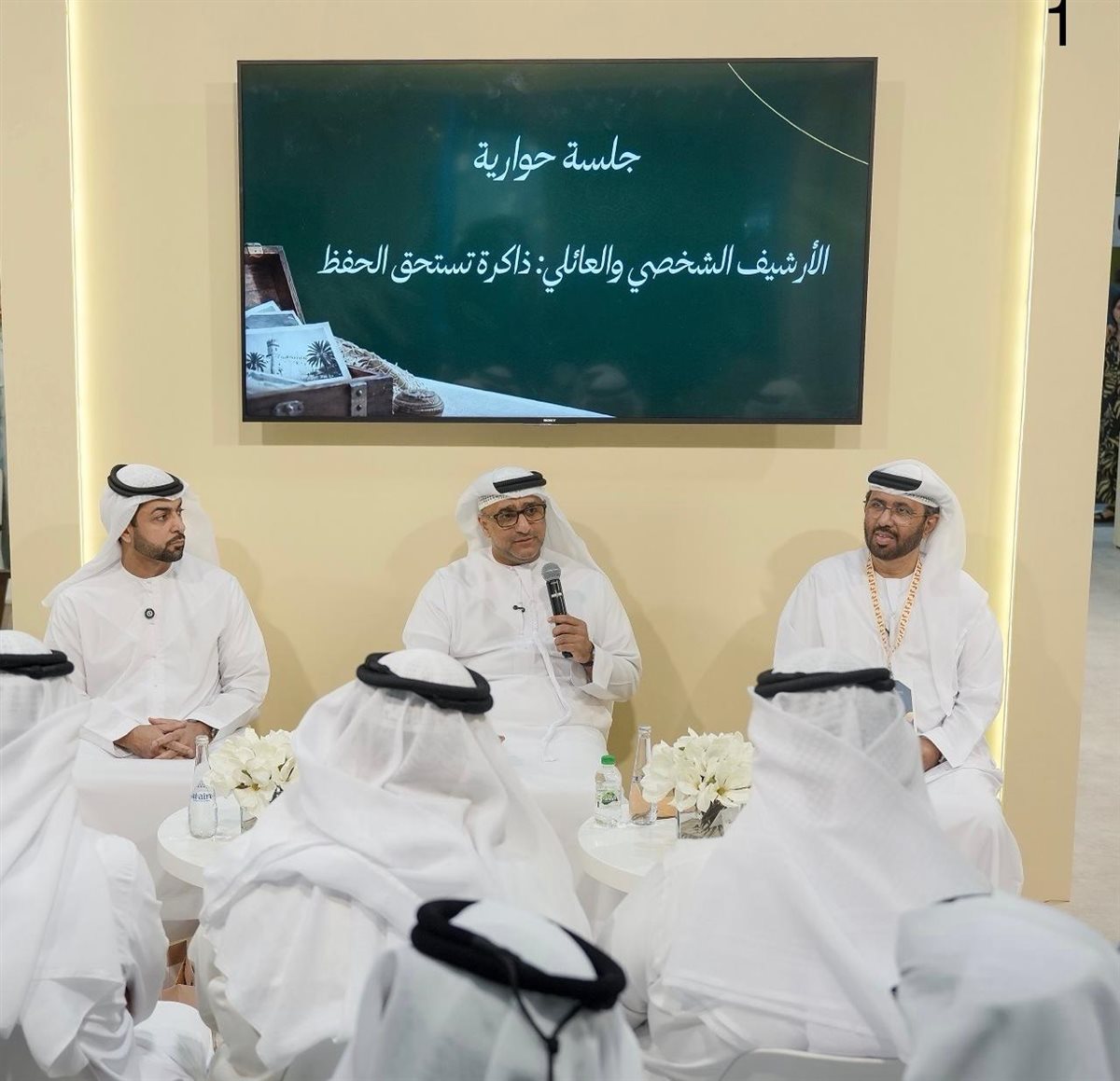 من الجلسة الحوارية- الدكتور عبد الله ماجدآل علي، وفهد المعمري