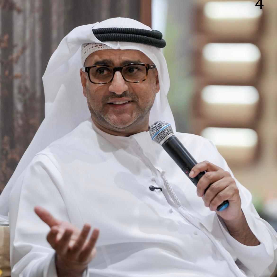 الدكتور عبد الله ماجد آل علي متحدثاً