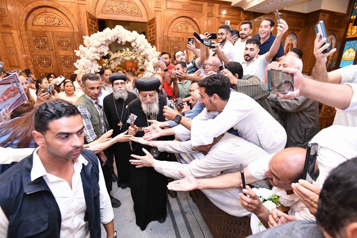 لحظة وصول البابا تواضروس إلى إيبارشية ببا والفشن