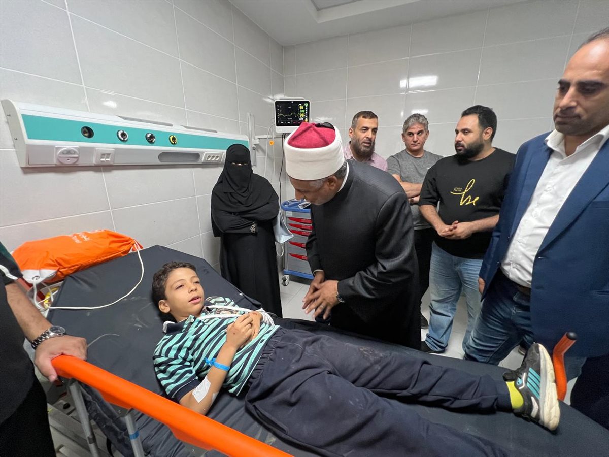 رئيس قطاع المعاهد يتفقد الحالة الصحية لتلاميذ معهد نور الإسلام إثر حادث الأتوبيس