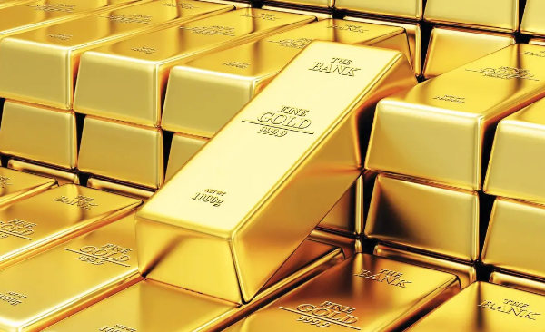 بريق الذهب يتراجع.. الدولار وجني الأرباح يضغطان على الأسعار