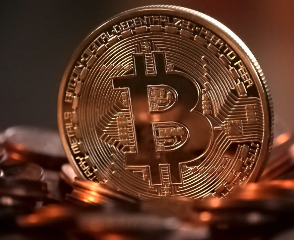 بيتكوين تتجاوز 85 ألف دولار لأعلى مستوى منذ يناير